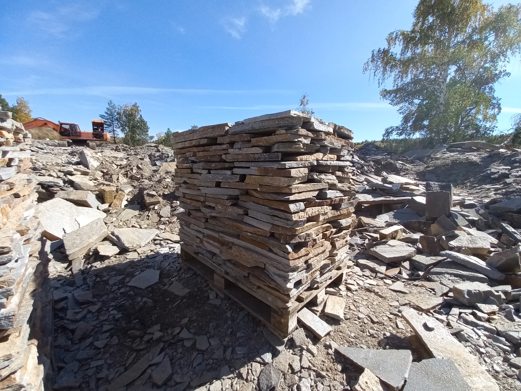 Плитняк златолит серебристый для мощения на бетон купить в Магаданской области