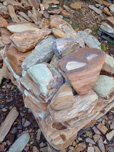 Златолит жёлтый, жёлто-зелёный глыбки и валуны для ланшафтного дизайна купить в Магаданской области