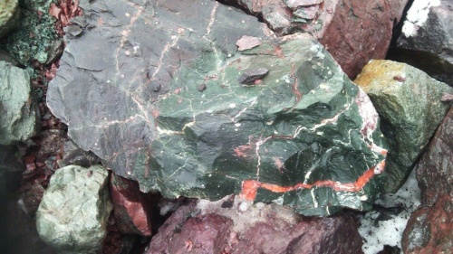 Гигантские зелёные валуны для ландшафтного дизайна весом более 5 тонн купить в Магаданской области