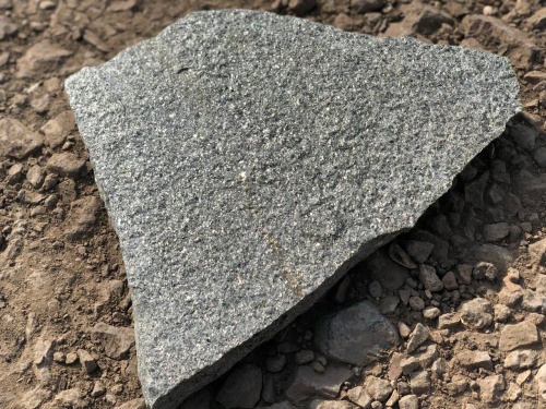 Плитняк златолит Уральский для цоколя, отмостки купить в Магаданской области