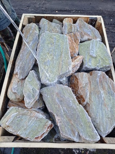 Златолит жёлтый, жёлто-зелёный глыбки и валуны для ланшафтного дизайна купить в Магаданской области