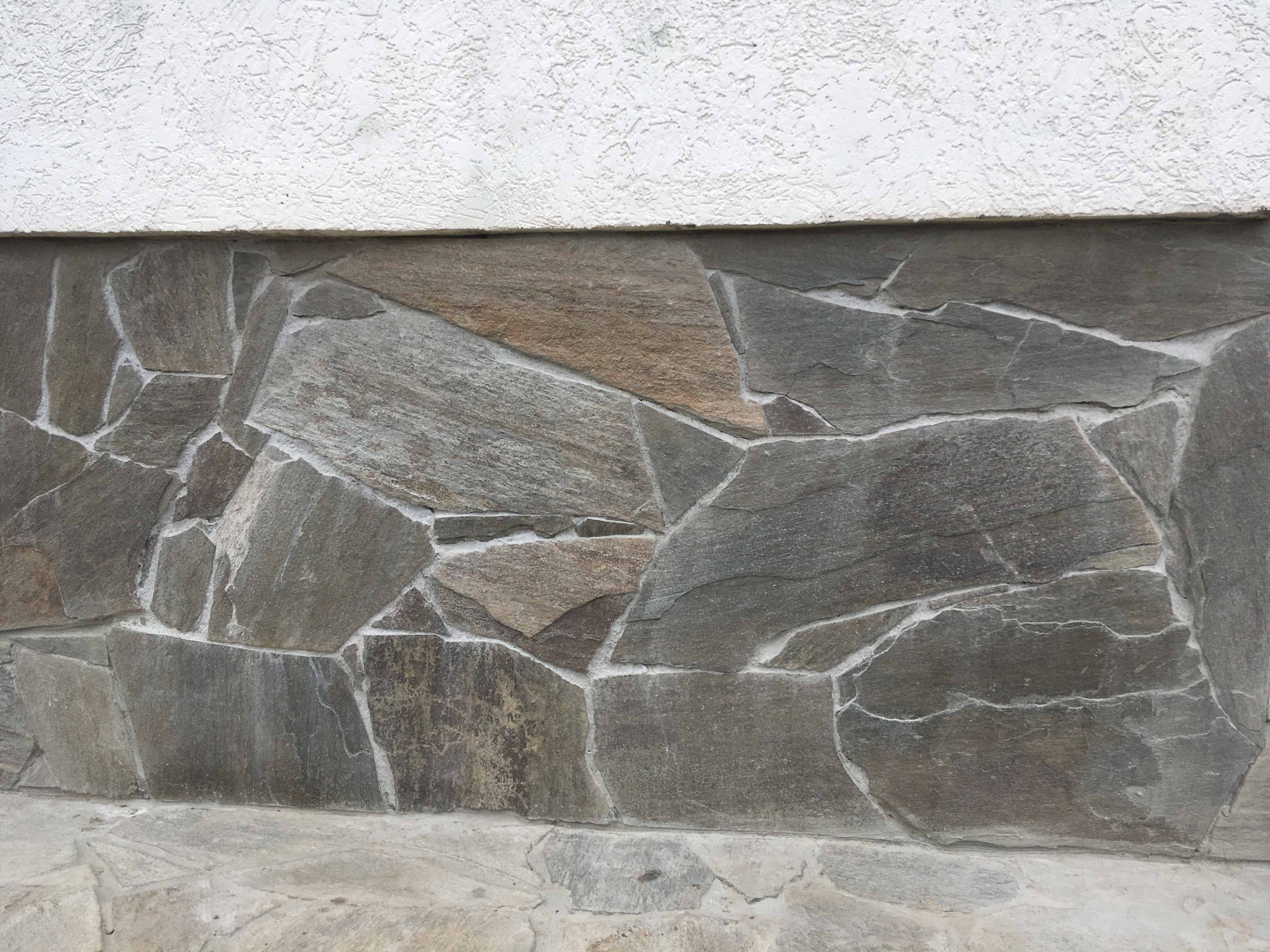 Плитняк златолит Уральский для цоколя, отмостки купить в Магаданской области