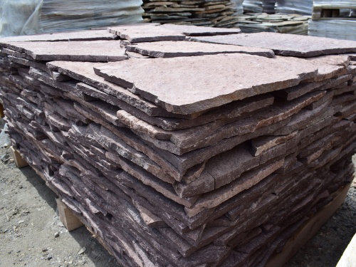 Плитняк лемезит бордовый для облицовки цоколя 20-25 мм  купить в Магаданской области