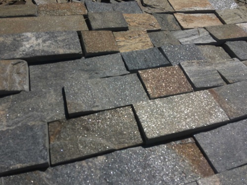 Плитка пилёная златолит Уральский для цоколя, отмостки купить в Магаданской области