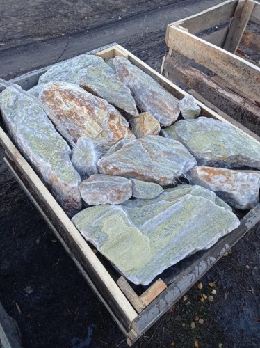 Златолит жёлтый, жёлто-зелёный глыбки и валуны для ланшафтного дизайна купить в Магаданской области