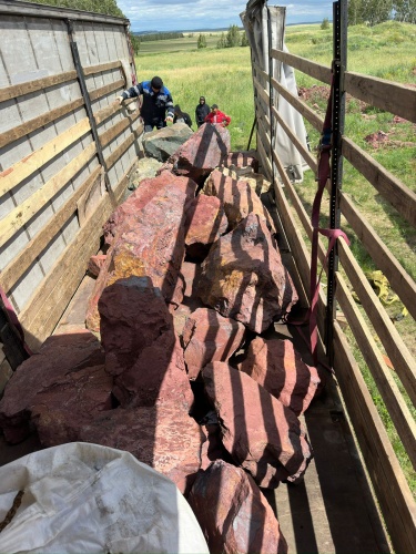 Ландшафтные глыбы красно-фиолетовые 200-1000 килограмм купить в Магаданской области