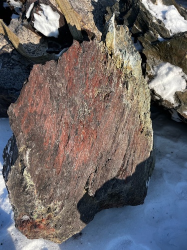 Ландшафтные глыбы красно-фиолетовые 200-1000 килограмм купить в Магаданской области