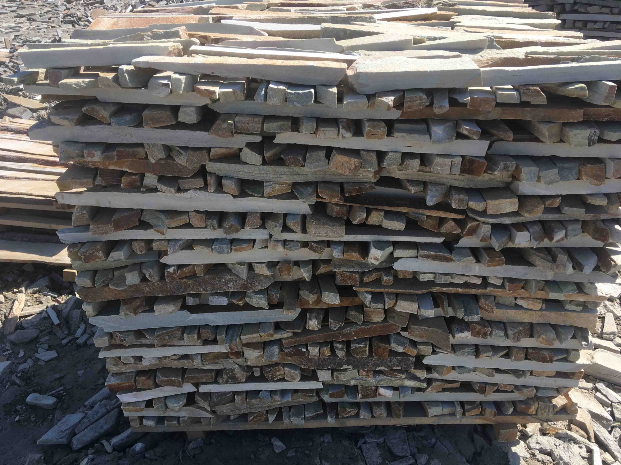 Горбушка златолит золотистый для облицовки купить в Магаданской области