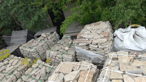 Плитняк гранитный галтованный купить в Магаданской области