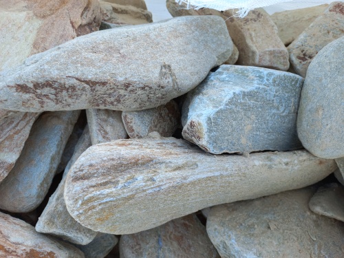 Златолит жёлтый, жёлто-зелёный глыбки и валуны для ланшафтного дизайна купить в Магаданской области