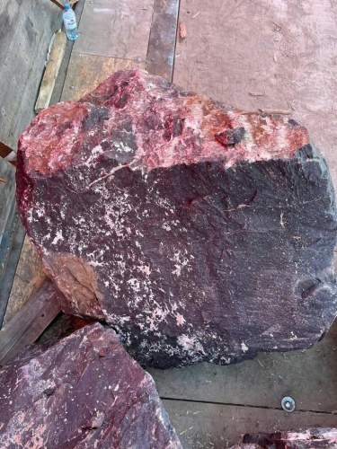 Камни для ландшафтного дизайна красно-фиолетовые 10-60 килограмм купить в Магаданской области