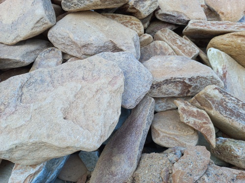 Златолит жёлтый, жёлто-зелёный глыбки и валуны для ланшафтного дизайна купить в Магаданской области