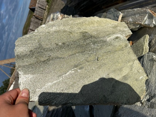 Плитняк златолит зелёный для цоколя, отмостки купить в Магаданской области