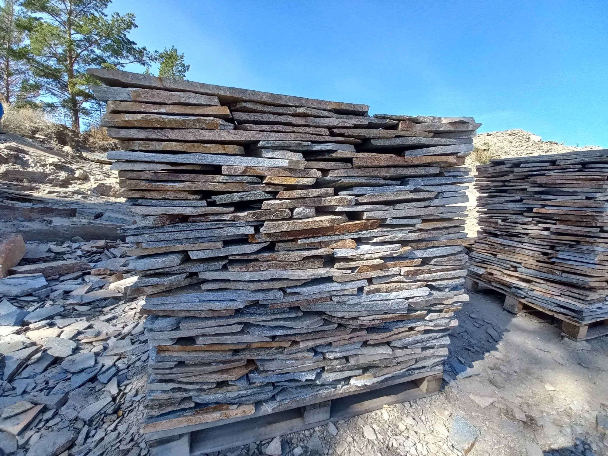 Плитняк златолит серебристый для фасада купить в Магаданской области