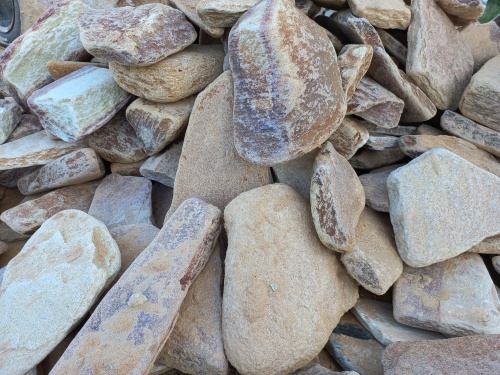 Златолит жёлтый, жёлто-зелёный глыбки и валуны для ланшафтного дизайна купить в Магаданской области