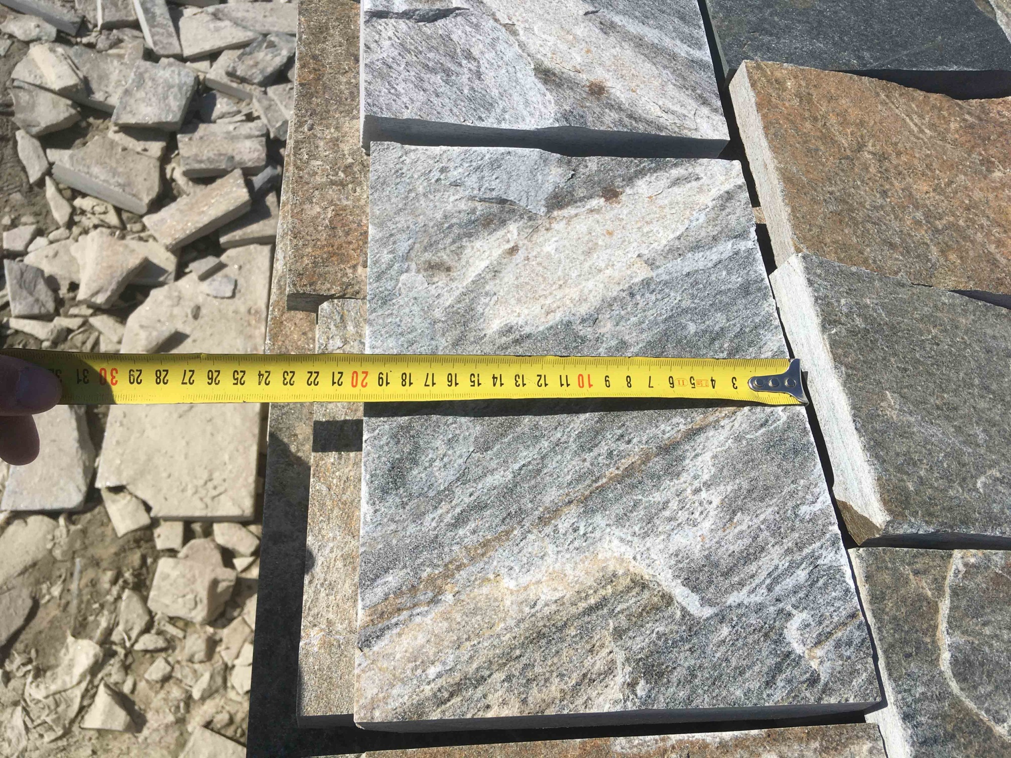 Плитка пилёная златолит Уральский для цоколя, отмостки купить в Магаданской области