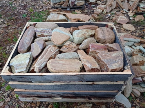 Златолит жёлтый, жёлто-зелёный глыбки и валуны для ланшафтного дизайна купить в Магаданской области