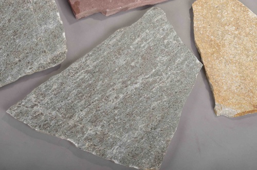 Плитняк златолит Уральский для цоколя, отмостки купить в Магаданской области