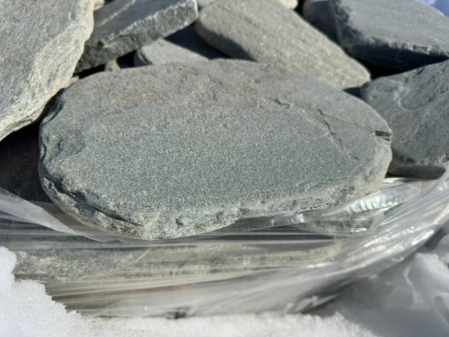 Плитняк златолит зелёный галтованный для мощения на бетон купить в Магаданской области